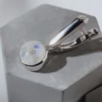Серьги из серебра с лунным камнем арт. 2-397р436