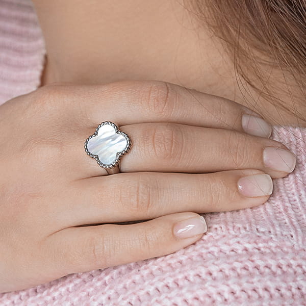 Серьги из серебра с перламутром, арт 421-10-402-1р. Кольцо из серебра с перламутром, арт 31-140215 Серебро России