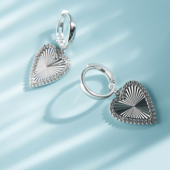Серьги сердца из серебра с алмазной гранью арт. 94027288