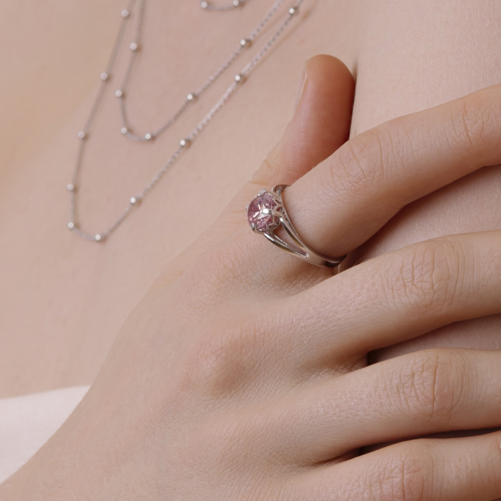 Кольцо из серебра с фианитами арт. 2387642Д2