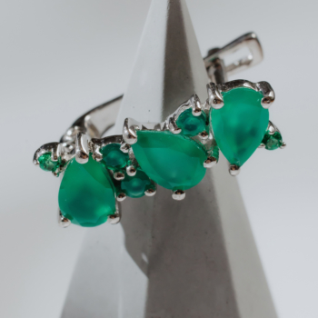 Серьги из серебра с агатом и изумрудом арт. 654667