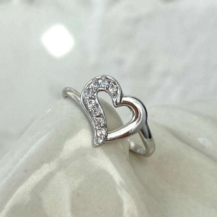 Кольцо из серебра с фианитами арт. 2389664Д